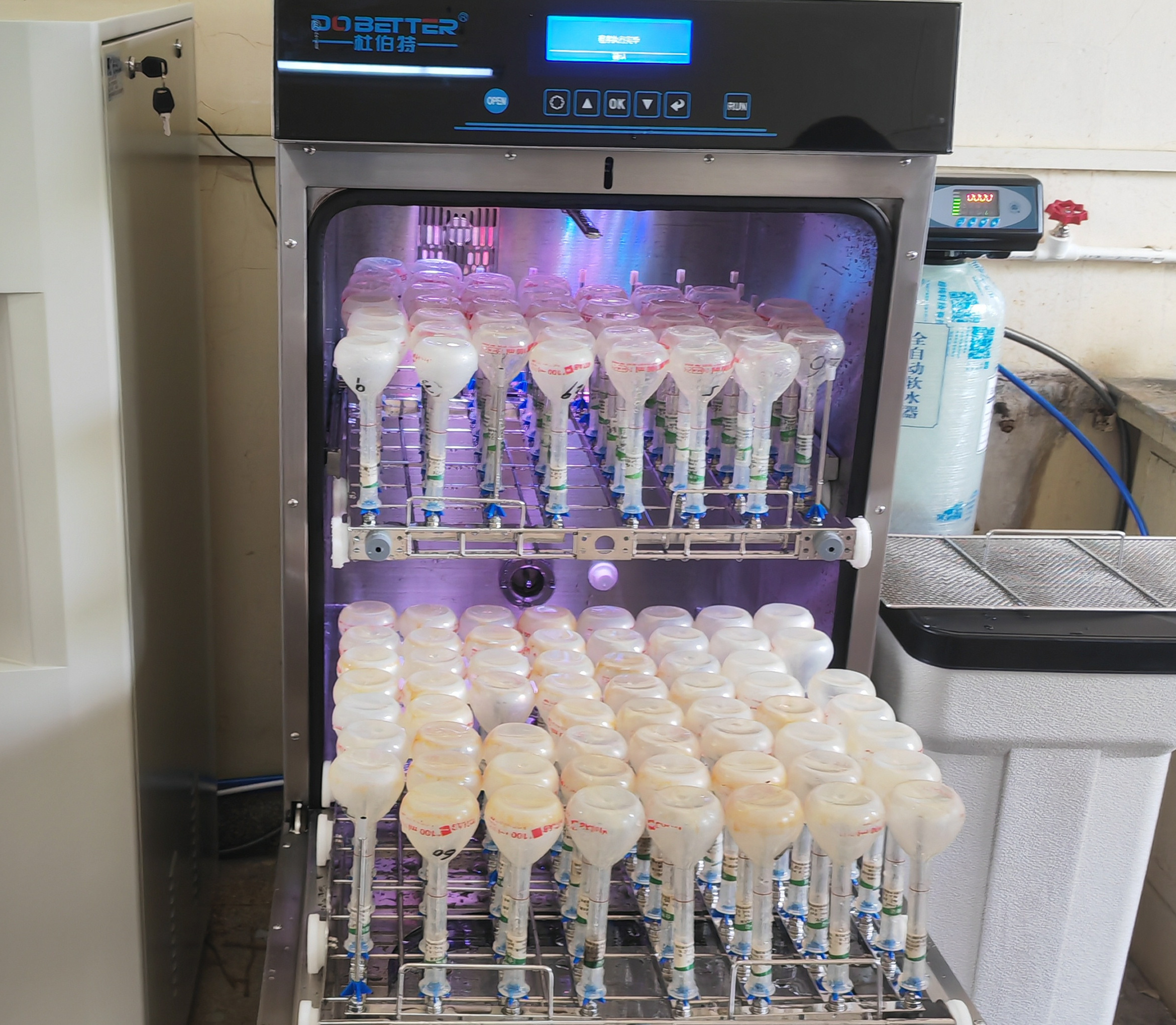 擺脫手洗噩夢！這款全自動清洗機，承包實驗室洗瓶難題